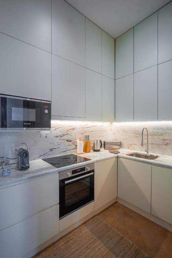 Paraiso Garden Suite--- Spacious & Downtown Porto Exterior foto